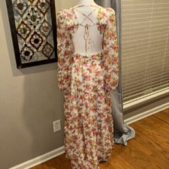 Lillian Floral Print Long Sleeve Deep V-Neck Cut-Out Tiered A-Line Dress - Picture 7 of 8